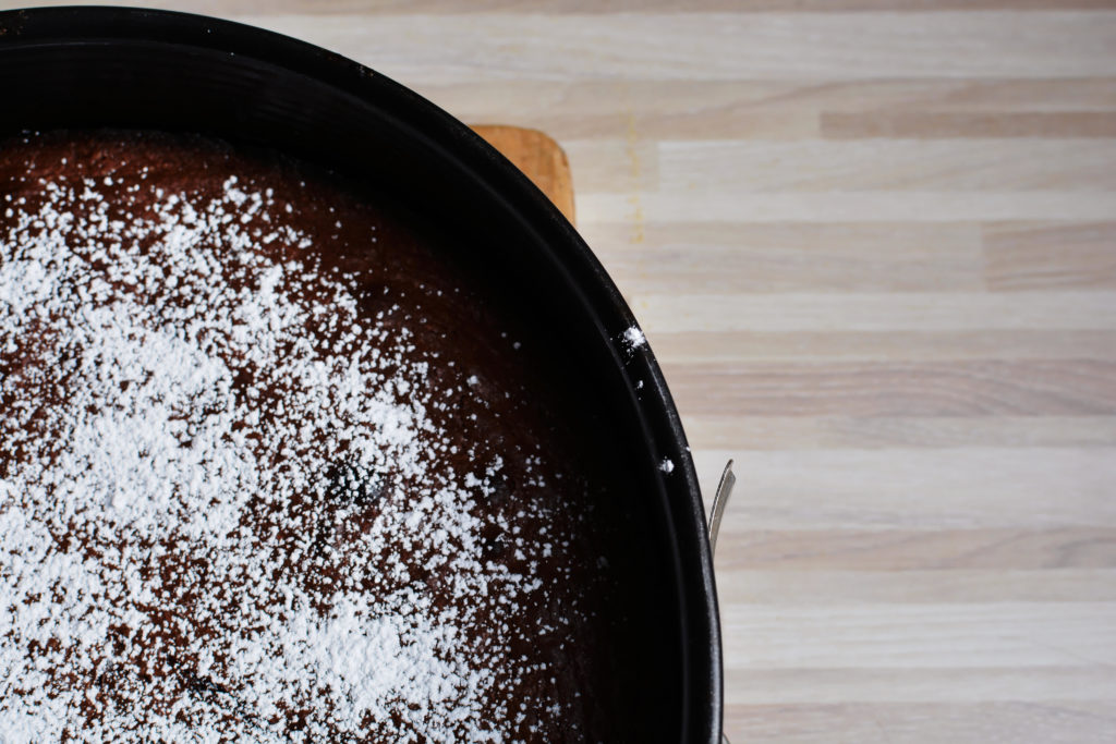 Schokoladenkuchen mit Puderzucker