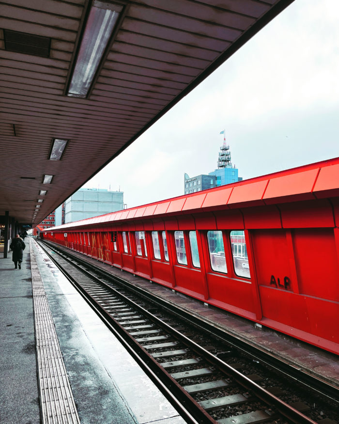 Ein Bahnsteig der S-Bahnstation Hammerbrook.