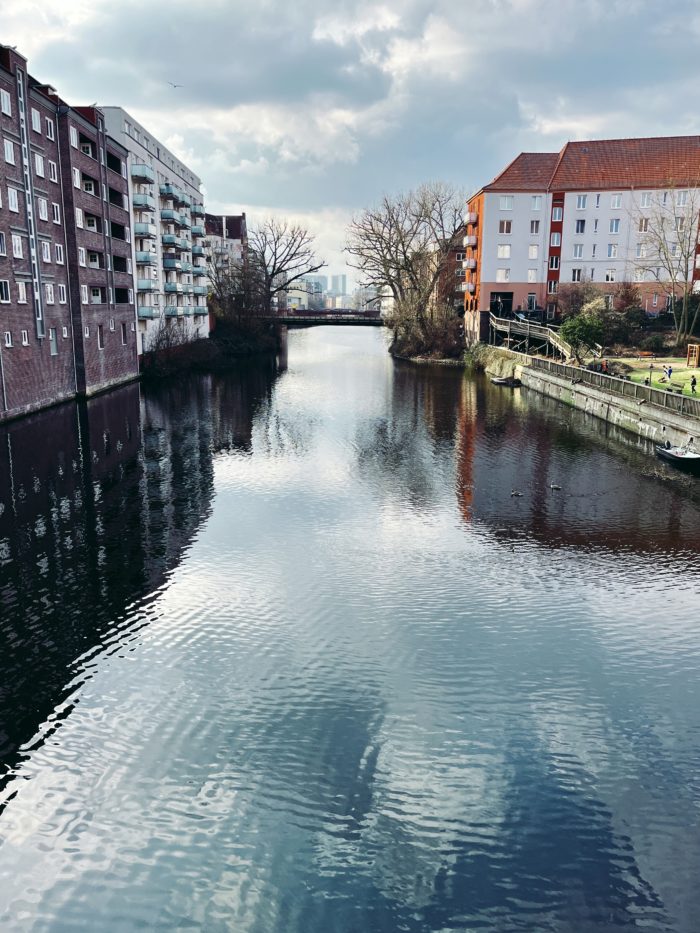 Blick über ein Fleet in Hamburg-Hamm.