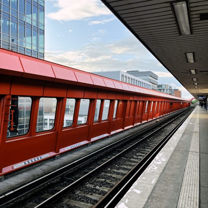 Die S-Bahnstation Hammerbrook im Morgenlicht