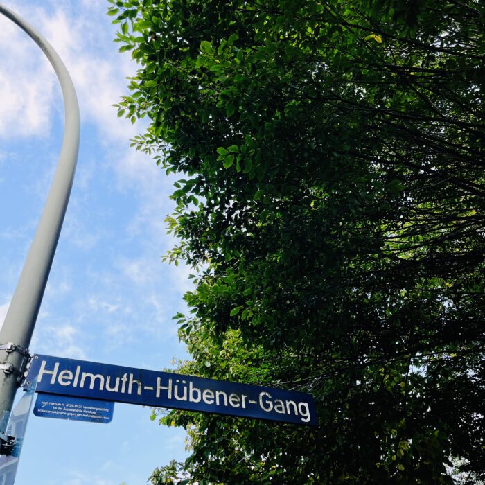 Das Straßenschild zum Helmuth-Hübener-Gang in St. Georg