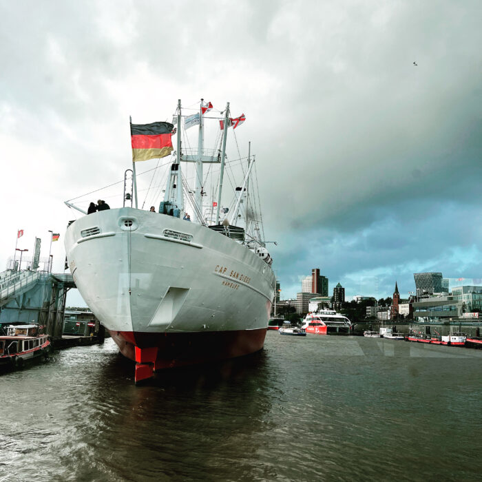 Die Cap San Diego im Hamburger Hafen