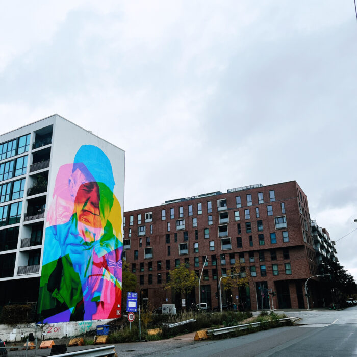 Ein großes Mural, ein Porträt eines Hin-und-Kunzt-Verkäufers