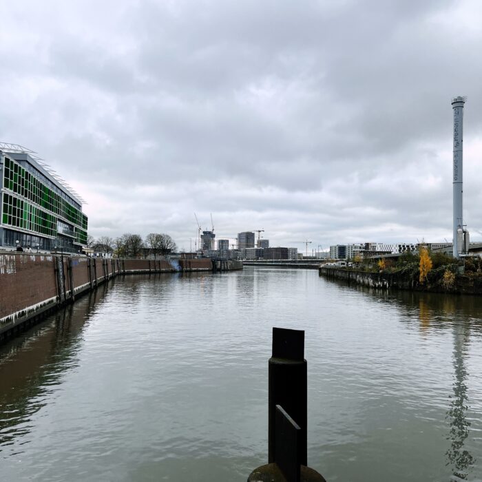 Blick von der Oberhafenbrücke in Richtung Neubaugebiete