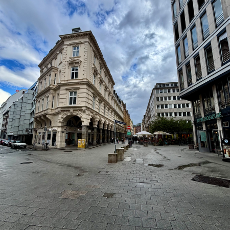 Weitwinkelblick in die Colonnaden