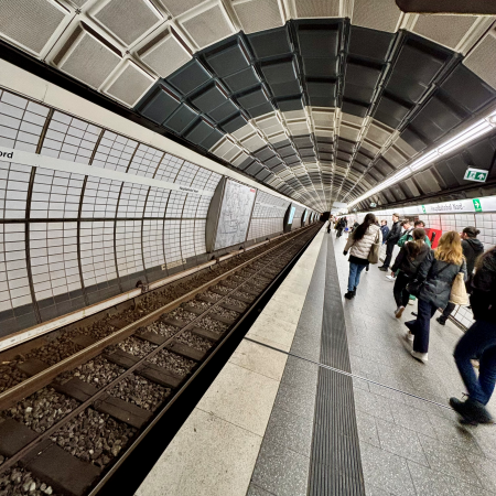 Die Tunnelröhre der U4 in der Station Hauptbahnhof