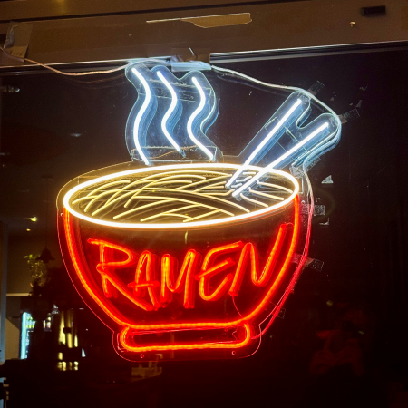 Neonwerbung, eine Ramen-Schüssel
