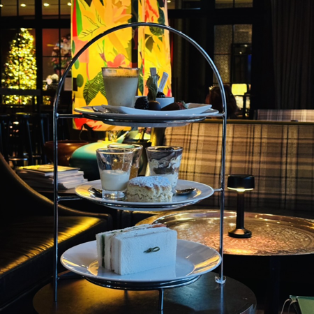 Afternoon-Tea, Etagère mit Speisen