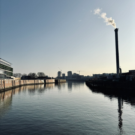 Blick von der Oberhafenbrücke elbaufwärts