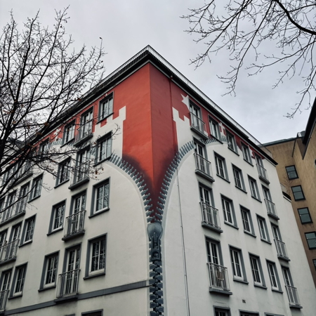 Ein Graffiti bzw Wandgemälde an einem Eckhaus auf der Langen Reihe, ein sich öffnender Reißverschluss, unter dem das Hamburgwappen hervorkommt