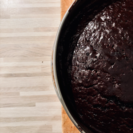 Ein von der Herzdame gebackener Kuchen (Schokolade)