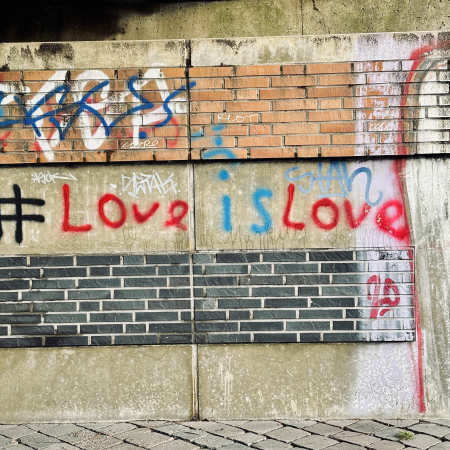 Graffiti: Love is love