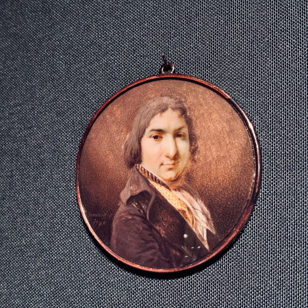 Eine Miniatur der Romantik, ein Männerporträt in einem Medaillon