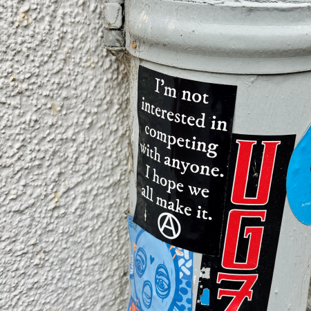 Ein Sticker: I'm not interested in competing with anyone. I hope we all make it.