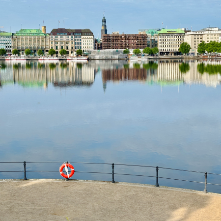 Blick über die Binnenalster Richtung Jungfernstieg