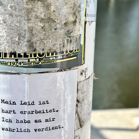 Sticker-Text: Mein Leid ist hart erarbeitet. Ich habe es wahrlich verdient