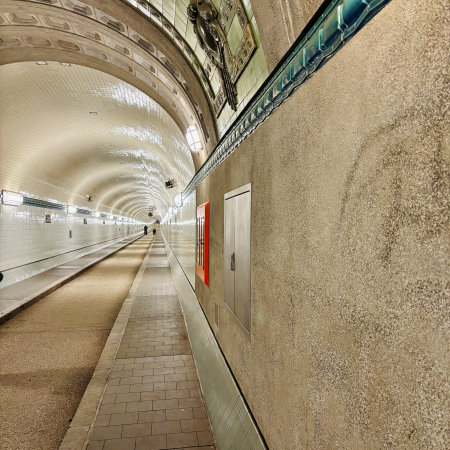 Eine Röhre des Alten Elbtunnels
