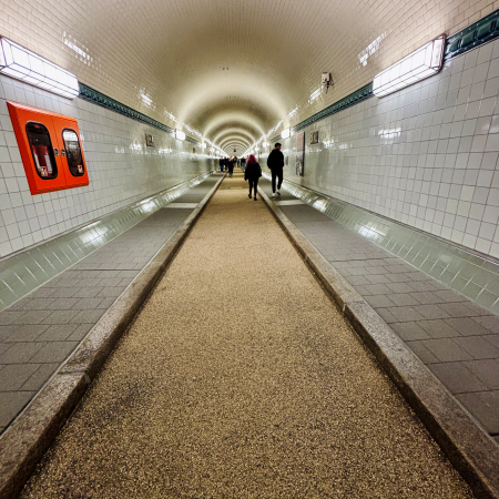 Eine Röhre des Alten Elbtunnels