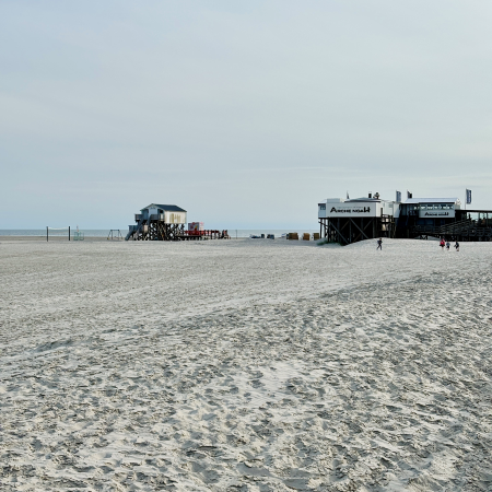 Pfahlbauten am Strand von SPO