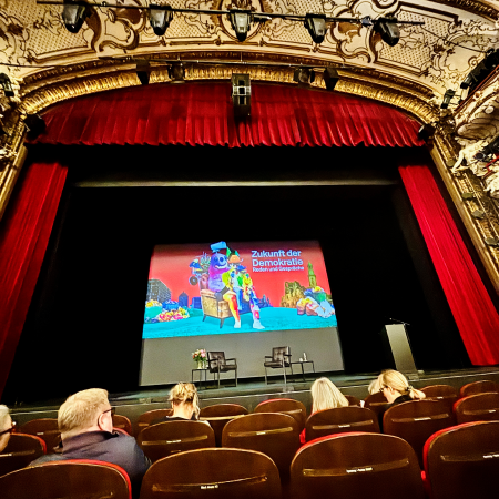 Die noch leere Bühne des Schauspielhauses