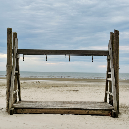 Strand von SPO mit Holzgestell