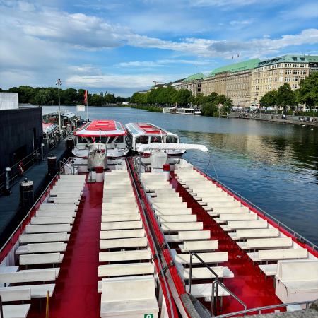 Boote der Weißen Flotte auf der Binnenalster