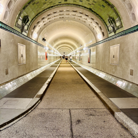 Die Fußgängerröhre des Alten Elbtunnels