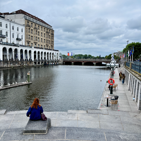 Bllick über die Kleine Alster in Richtung Jungfernstieg