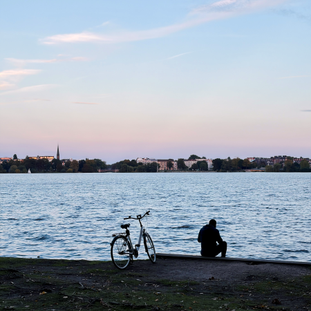 Blick über die abendliche Außenalster