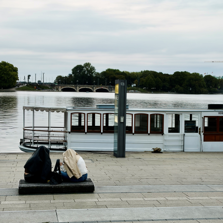 Das Dampfboot Sank Georg am Anlager Junfernstieg