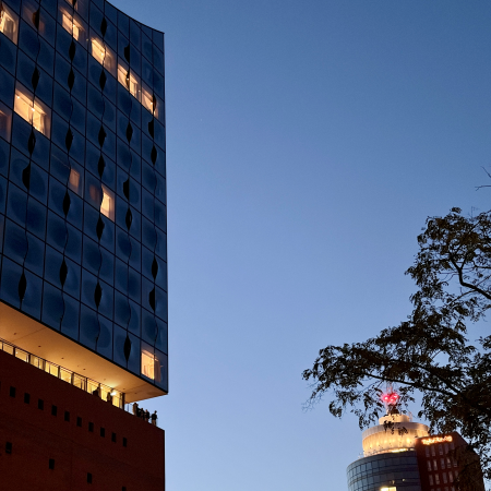 Die Elbphilharmonie bei Sonnenuntergang