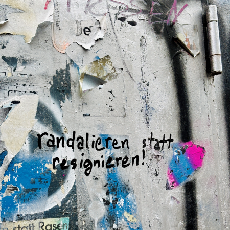 Ein Grafitti: Randalieren statt resignieren!
