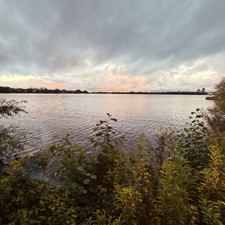 Blick über die abendliche Außenalster