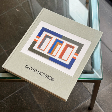 Der Katalog zur Novros-Ausstellung