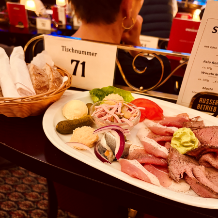 Brotzeit-Teller im Hansa-Theater