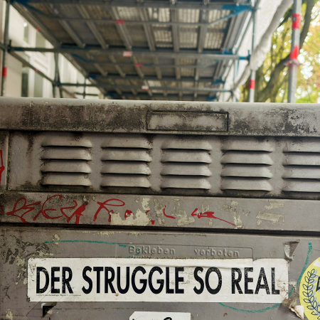 Ein Sticker: Der Struggle so real