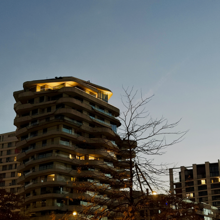 Hochhäuser in der Hafencity im Abendlicht