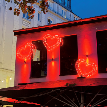Neonherzen an der Reeperbahn