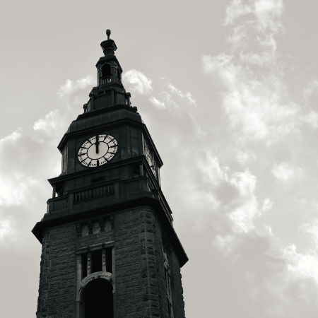 Ein Turm des Hauptbahnhofs in S/W