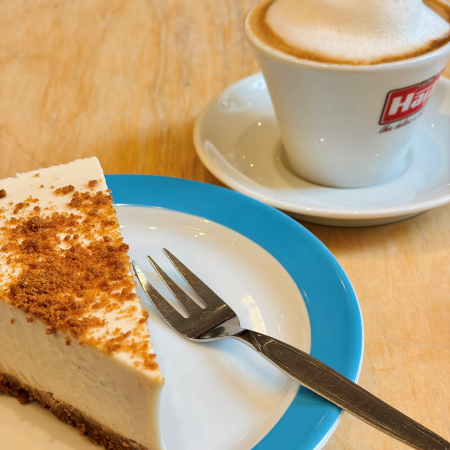 Kaffee und Kuchen in der Destille