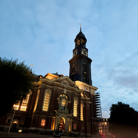 Der Michel im Abendlicht