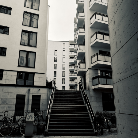 Schwarzweißbild von Neubauten in St. Georg