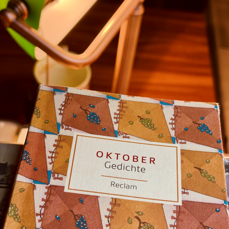 Der Band mit den Oktobergedichten vón Reclam