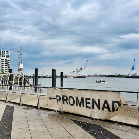 Die Promenade hinter der Elbphilharmonie