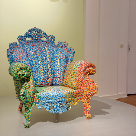 Ein Sessel (Kunst) im Museum