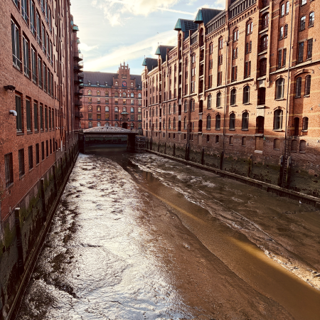 Fleetblick in der Speicherstadt bei Niedrigwasser