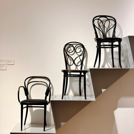 Stühle im Museum für Kunst und Gewerbe